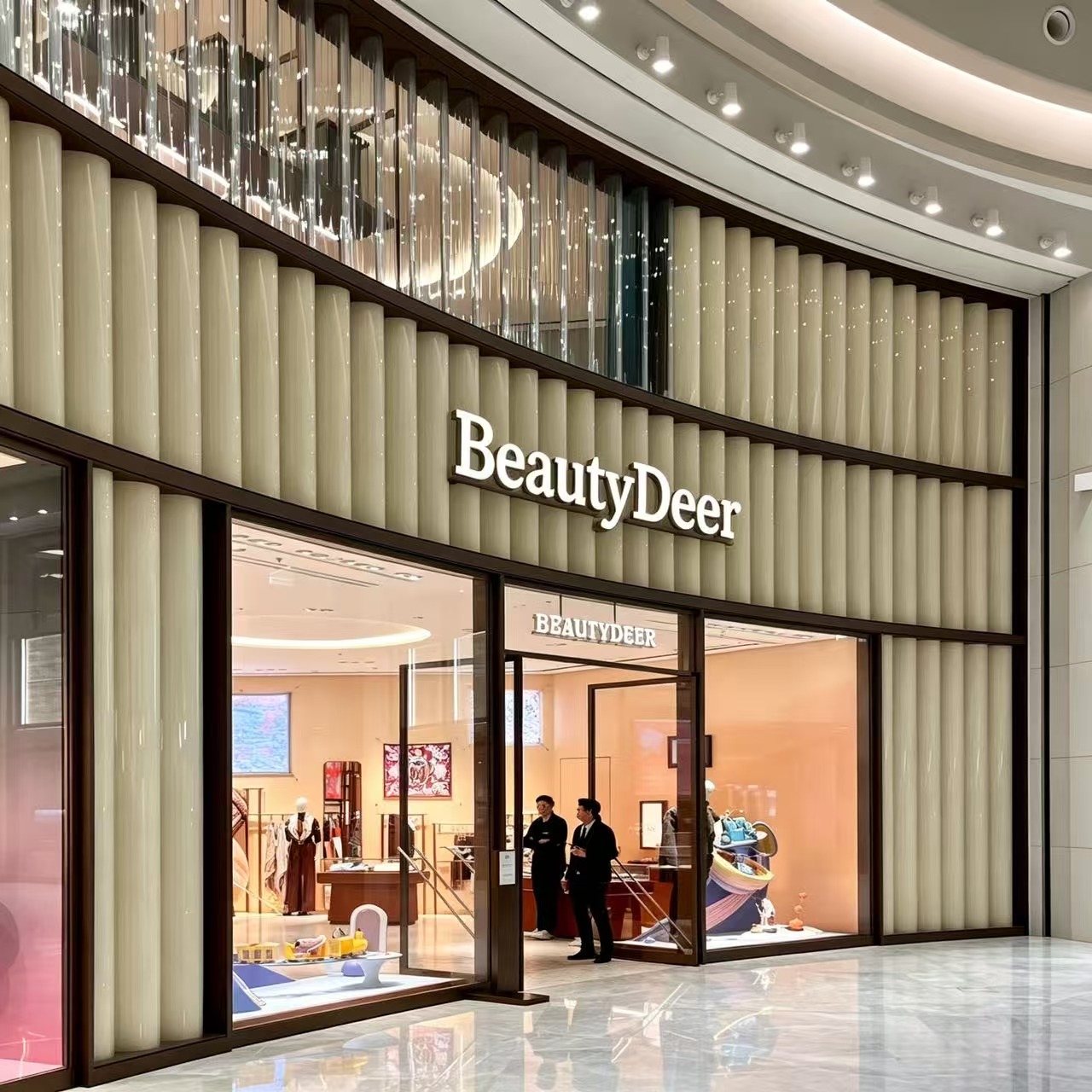 BeautyDeer 弧形立面门店